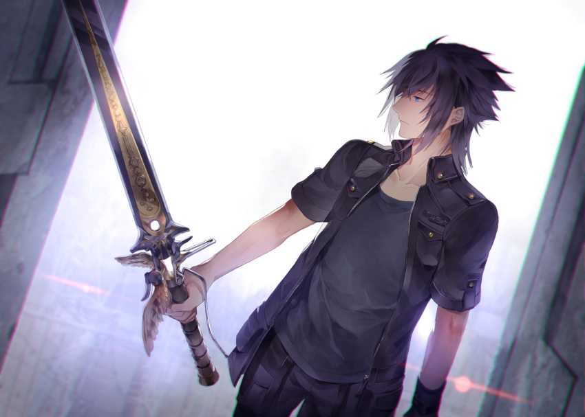 1boy black_hair blue_eyes collarbone final_fantasy final_fantasy_xv highres holding holding_weapon male_focus noctis_lucis_caelum shirt short_hair simple_background solo sunakumo sword weapon