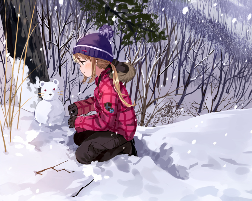 1girl bangs bare_tree beanie black_gloves black_pants blonde_hair blush branch brown_eyes closed_mouth crest day eyebrows_visible_through_hair from_side fur_trim gloves hat hood hood_down kneeling legs_apart long_hair original outdoors pants parka profile sidelocks smile snow snowman solo tan_(tangent) tree twintails winter_clothes