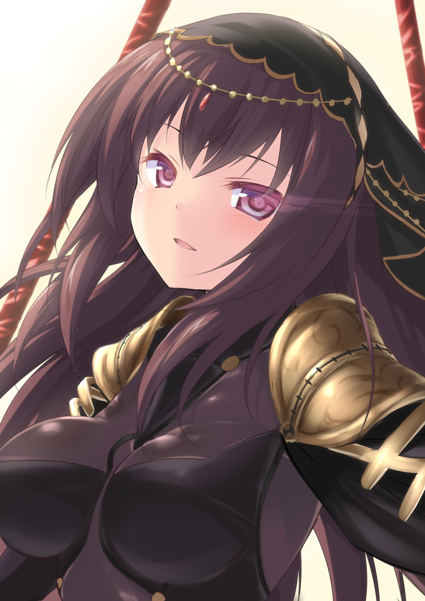1girl absurdres armor bangs blush bodysuit breasts brown_hair close-up eyebrows_visible_through_hair fate/grand_order fate_(series) glowing glowing_eyes highres large_breasts leanbox light_smile long_hair looking_at_viewer parted_lips pink_eyes scathach_(fate/grand_order) shoulder_armor smile solo upper_body veil
