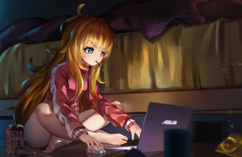 1girl asus bare_legs barefoot bed blonde_hair blue_eyes c.mi computer dark feet food gabriel_dropout gaming highres indian_style jacket laptop long_hair messy_hair mouse mouth_hold on_floor pocky sitting solo tenma_gabriel_white toes track_jacket very_long_hair
