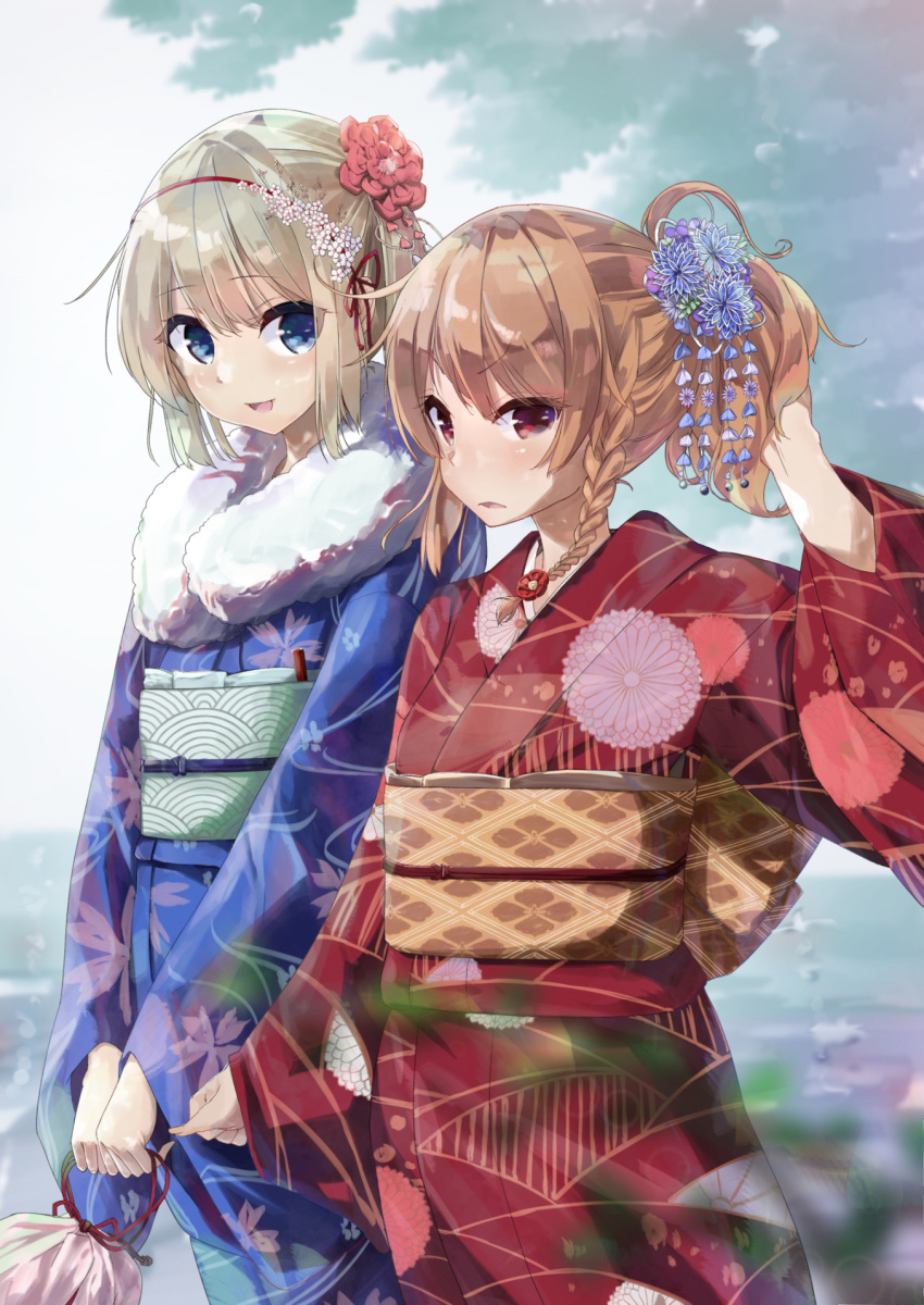 2girls :d ahoge alice_margatroid alternate_costume alternate_hairstyle bag blonde_hair blue_eyes braid clouds cloudy_sky commentary_request cowboy_shot day dendenmushi floral_print flower fur_collar hair_flower hair_ornament half_updo hand_in_hair highres japanese_clothes kimono kirisame_marisa looking_at_viewer multiple_girls obi open_mouth outdoors ponytail pouch sash short_hair side-by-side single_braid sky smile touhou tsumami_kanzashi v_arms water