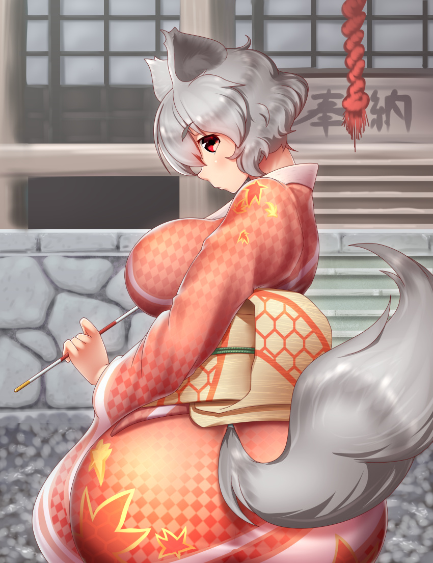 1girl absurdres animal_ears ass blurry blurry_background blush breasts checkered checkered_kimono expressionless eyebrows_visible_through_hair from_behind highres inubashiri_momiji japanese_clothes kimono large_breasts leaf_print long_sleeves looking_at_viewer looking_back new_year outdoors profile red_eyes rope shiny shiny_clothes shiny_hair short_eyebrows short_hair shrine silver_hair solo stairs tail tochinoko touhou upper_body wide_sleeves wolf_ears wolf_tail
