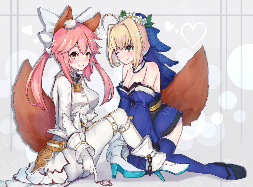 2girls ahoge animal_ears belt blonde_hair blue_legwear blush bodysuit bow breasts cleavage cosplay costume_switch detached_sleeves fate/extra fate/extra_ccc fate_(series) flower fox_ears fox_tail gloves green_eyes hair_bow hair_ribbon highres japanese_clothes lock looking_at_viewer multiple_girls nero_claudius_(bride)_(fate) nero_claudius_(bride)_(fate)_(cosplay) nero_claudius_(fate)_(all) one_eye_closed pantie_painting pink_hair ribbon smile solo tail tamamo_(fate)_(all) tamamo_no_mae_(fate) tamamo_no_mae_(fate)_(cosplay) veil yellow_eyes zipper