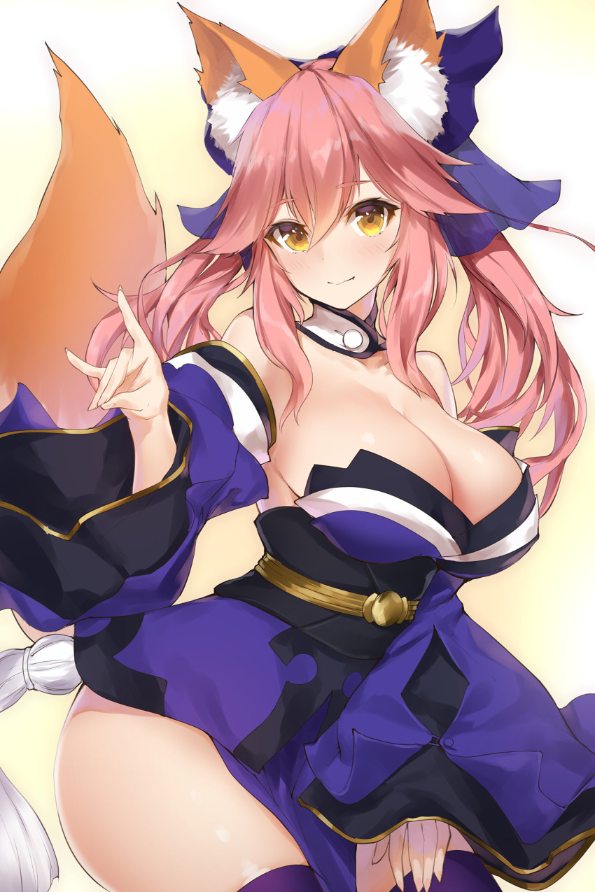 1girl animal_ears blue_ribbon blush breasts cleavage detached_collar fate/extra fate_(series) fox_ears fox_shadow_puppet fox_tail hair_ribbon highres japanese_clothes kimono large_breasts light_smile long_hair looking_at_viewer obi pink_hair ribbon sash simple_background solo tail tamamo_(fate)_(all) tamamo_no_mae_(fate) wide_sleeves yaman yellow_eyes