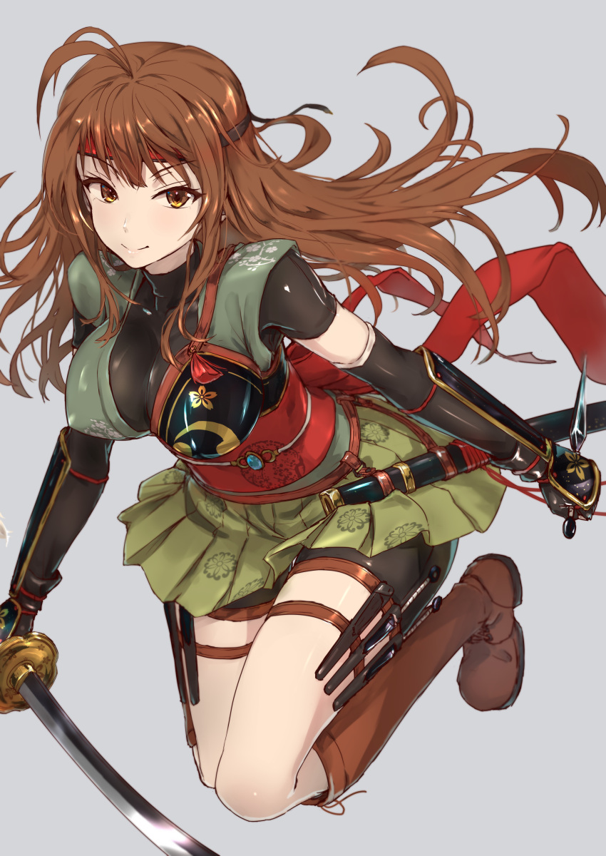 1girl absurdres antenna_hair bike_shorts black_gloves black_shorts boots breasts brown_boots brown_hair elbow_gloves floating_hair gloves green_skirt grey_background headband highres holding holding_knife holding_sword holding_weapon katana knife kunoichi_(sengoku_musou) large_breasts long_hair looking_at_viewer miniskirt pleated_skirt sengoku_musou short_sleeves shorts shorts_under_skirt simple_background skirt smile solo sword tori@gununu weapon yellow_eyes