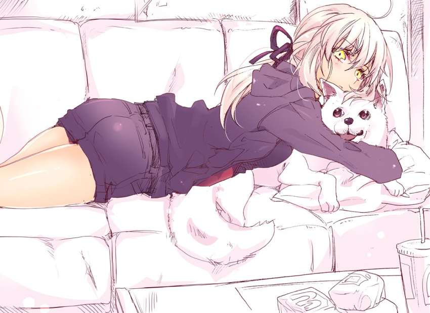 1girl blonde_hair couch dog fast_food fate/grand_order fate_(series) hair_ribbon hood hoodie lying mei_(abliss) ponytail ribbon saber saber_alter shorts yellow_eyes