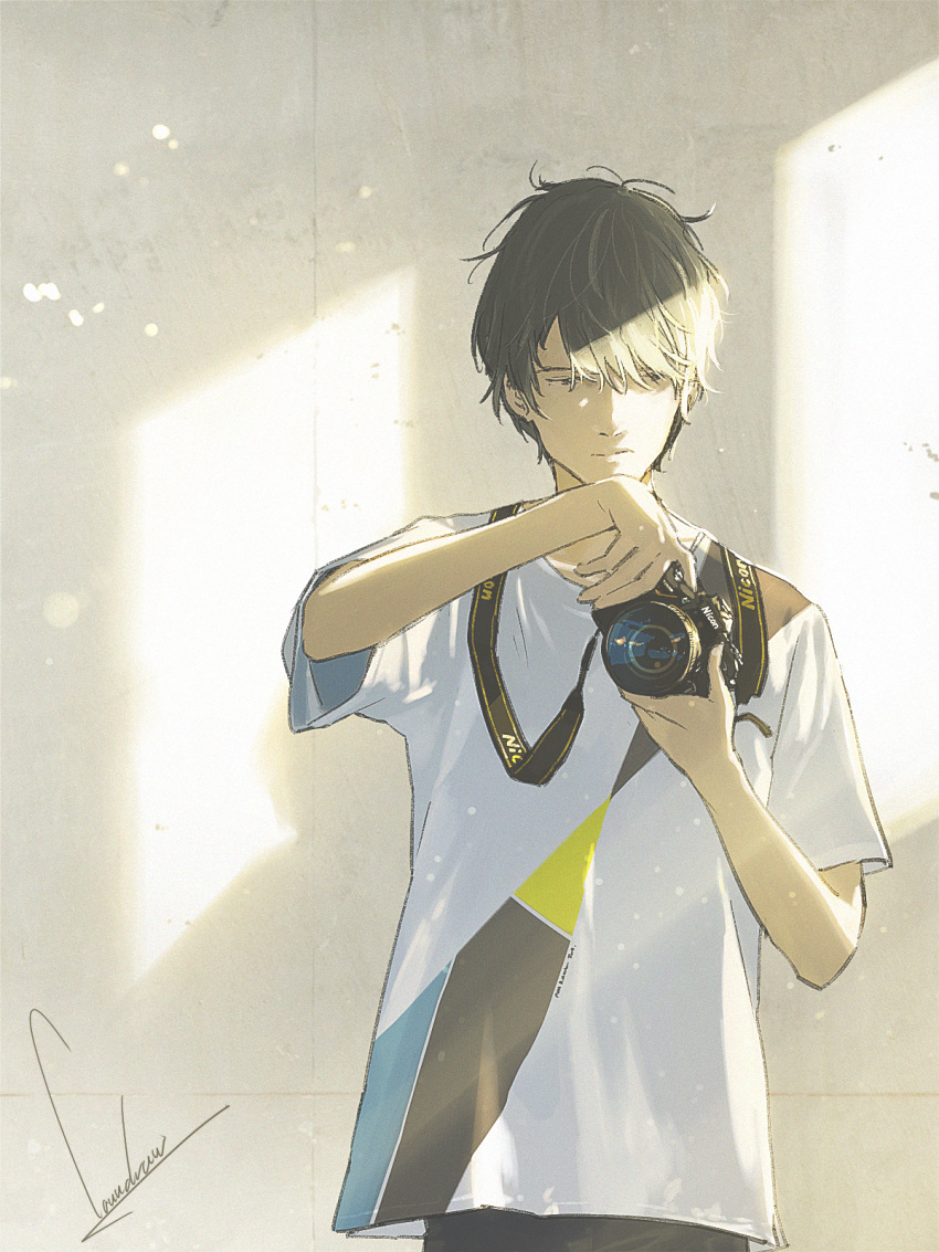 1boy ahoge black_hair camera cowboy_shot highres holding holding_camera light_particles loundraw male_focus messy_hair muted_color original short_hair sketch sunlight