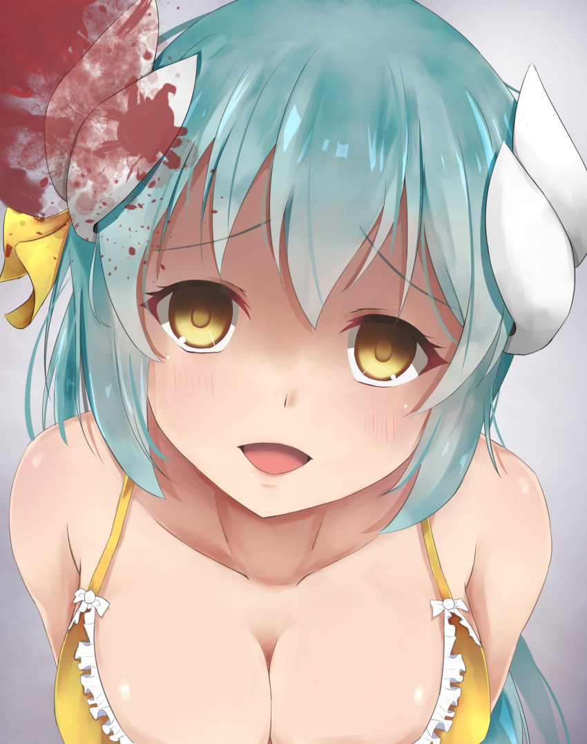 1girl absurdres aqua_hair bangs bikini blood blood_splatter blush breasts cleavage collarbone dragon_girl empty_eyes eyebrows_visible_through_hair fate/grand_order fate_(series) frilled_bikini frills grey_background highres horns kiyohime_(fate/grand_order) kiyohime_(swimsuit_lancer)_(fate) kurenai_(kurenai_pso) large_breasts leaning_forward long_hair looking_at_viewer open_mouth shaded_face smile solo swimsuit upper_body yandere yellow_bikini yellow_eyes