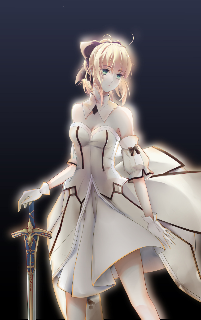 1girl absurdres ahoge bare_shoulders black_ribbon bow breasts caliburn cleavage detached_collar detached_sleeves fate/unlimited_codes fate_(series) gloves gradient gradient_background green_eyes hair_ribbon highres light_frown looking_away medium_breasts ponytail ribbon saber saber_lily solo strapless white_gloves