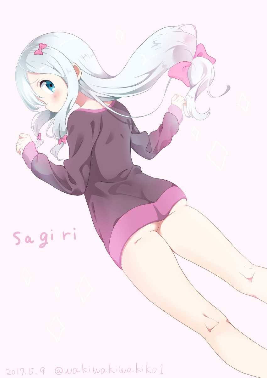 1girl absurdres ass bangs blush bow character_name closed_mouth dated dutch_angle eromanga_sensei floating_hair from_behind hair_bow highres izumi_sagiri kneepits long_hair long_sleeves looking_at_viewer looking_back low-tied_long_hair naked_sweater neki_(wakiko) pink_background pink_bow profile simple_background solo sweater thighs twitter_username