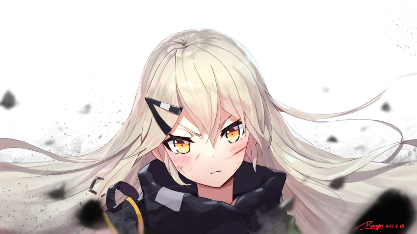 &gt;:( 1girl artist_name bangs blonde_hair blurry blush closed_mouth dated depth_of_field floating_hair frown girls_frontline hair_between_eyes hair_ornament hairclip highres injury long_hair looking_at_viewer mg4_(girls_frontline) portrait ranyu_kuro scrape signature solo upper_body yellow_eyes