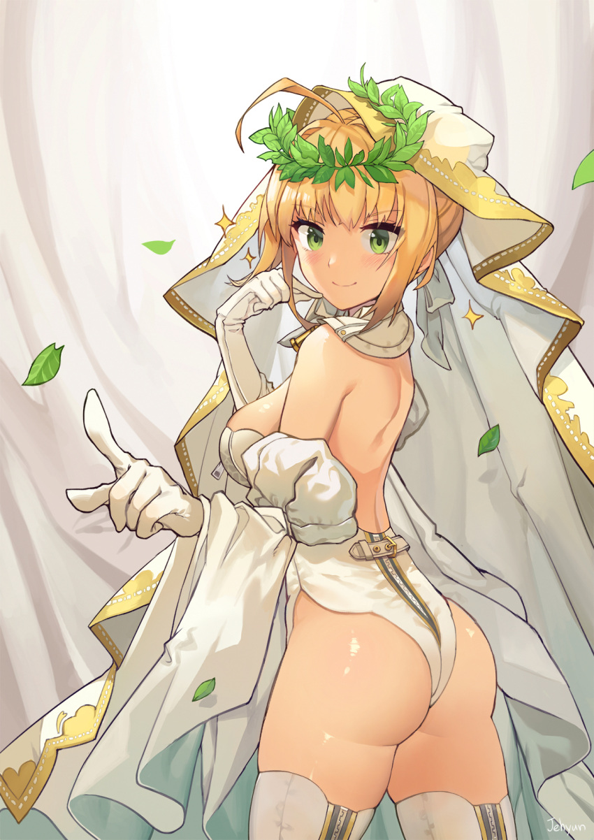 1girl ahoge blonde_hair breasts fate/extra fate/extra_ccc fate/grand_order fate_(series) gloves green_eyes highres large_breasts looking_at_viewer saber_bride saber_extra sjh smile solo thighs veil