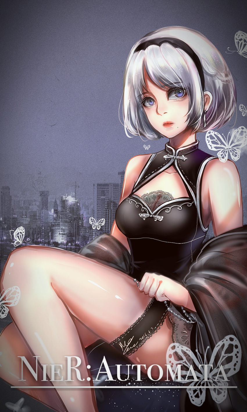1girl adapted_costume alternate_costume bangs bare_shoulders black_dress black_hairband breasts butterfly cleavage closed_mouth commentary_request copyright_name detached_sleeves dress earrings eyebrows_visible_through_hair eyelashes hairband highres jewelry looking_at_viewer medium_breasts mie_haha mole mole_under_mouth nier_(series) nier_automata no_blindfold nose pink_lips shawl short_hair silver_hair sitting sleeveless sleeveless_dress solo thigh_strap wide_sleeves yorha_no._2_type_b