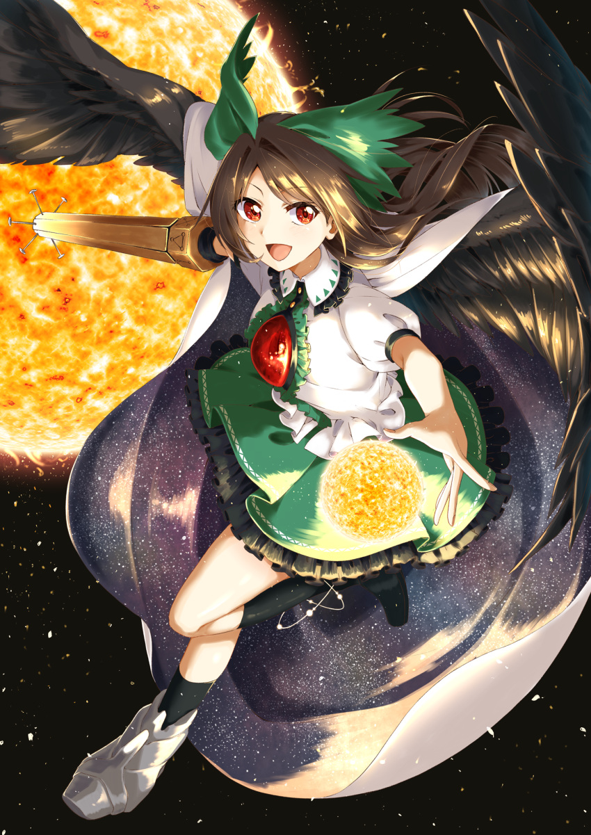 1girl :d bangs bird_wings black_legwear black_wings bow cape commentary_request control_rod eyebrows_visible_through_hair feathered_wings frilled_shirt frilled_shirt_collar frilled_skirt frills full_body green_bow green_skirt hair_bow highres ksk_(semicha_keisuke) long_hair looking_at_viewer open_mouth parted_bangs puffy_short_sleeves puffy_sleeves red_eyes reiuji_utsuho shirt short_sleeves skirt smile solo sun third_eye touhou white_cape white_shirt wings