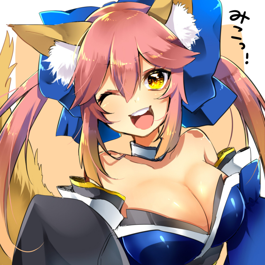 1girl animal_ears bare_shoulders breasts cleavage fate/extra fate_(series) fox_ears fox_tail highres large_breasts long_hair looking_at_viewer mochico_(mooncat_xxx) pink_hair smile solo tail tamamo_(fate)_(all) tamamo_no_mae_(fate) upper_body yellow_eyes
