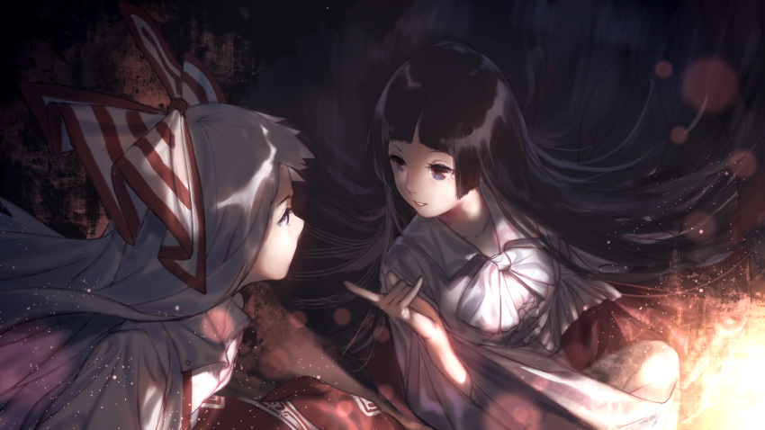 2girls black_eyes black_hair bonfire bow chun_lanlanlan collarbone commentary dark eye_contact eyelashes fire fujiwara_no_mokou hair_bow hand_up highres houraisan_kaguya index_finger_raised light_particles long_hair looking_at_another looking_to_the_side multiple_girls night silver_hair sitting smile touhou