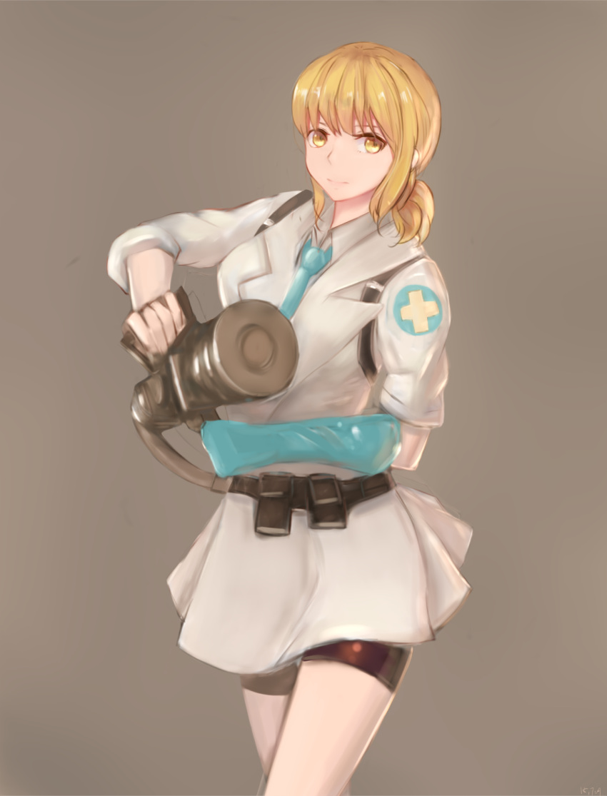 1girl blonde_hair blue_gloves blue_necktie cosplay doren elbow_gloves fate_(series) gloves highres looking_at_viewer necktie saber short_hair short_sleeves solo team_fortress_2 the_medic the_medic_(cosplay) yellow_eyes