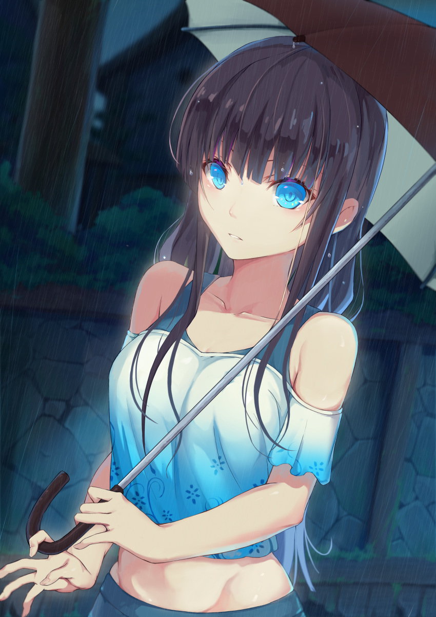 1girl absurdres bangs bare_shoulders black_hair blue_eyes closed_mouth collarbone highres hips holding holding_umbrella long_hair looking_at_viewer midriff navel original outdoors parted_lips rafael-m rain sidelocks solo umbrella upper_body