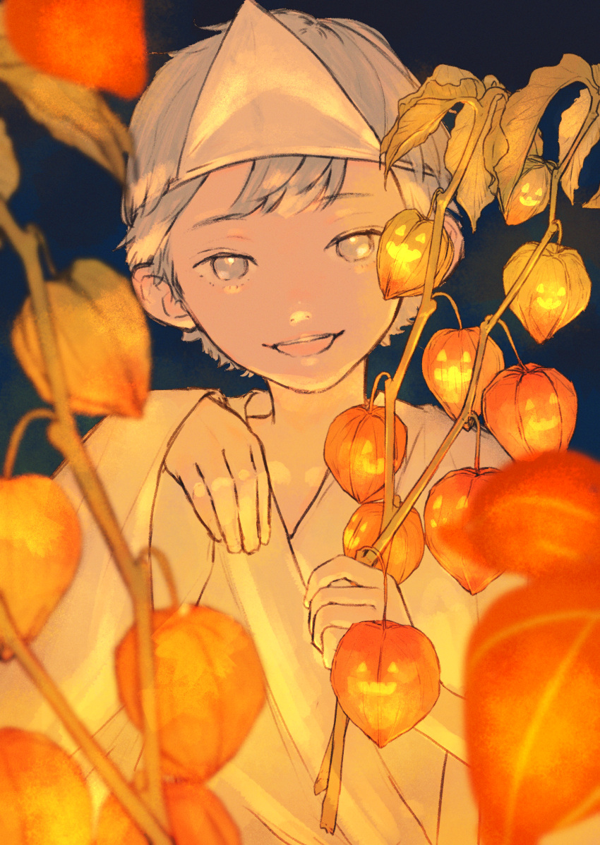 1boy chinese_lantern_(plant) commentary_request ghost_costume grey_eyes grey_hair halloween highres japanese_clothes kanai_(nai_nai) kimono looking_at_viewer male_focus night night_sky open_mouth original outdoors sky smile solo triangular_headpiece upper_body white_kimono