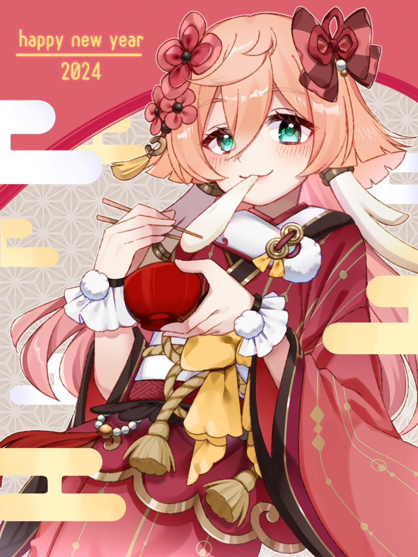 1girl 2024 :3 alternate_costume antlers blush bow bowl chopsticks eating egasumi flower frilled_cuffs genshin_impact green_eyes hair_between_eyes hair_bow hair_flower hair_ornament hands_up happy_new_year highres holding holding_bowl holding_chopsticks japanese_clothes kimono long_hair long_sleeves looking_at_viewer multicolored_background obi pink_hair red_bow red_flower red_kimono sash smile solo tofu_(0tohuuuu) wide_sleeves yanfei_(genshin_impact)