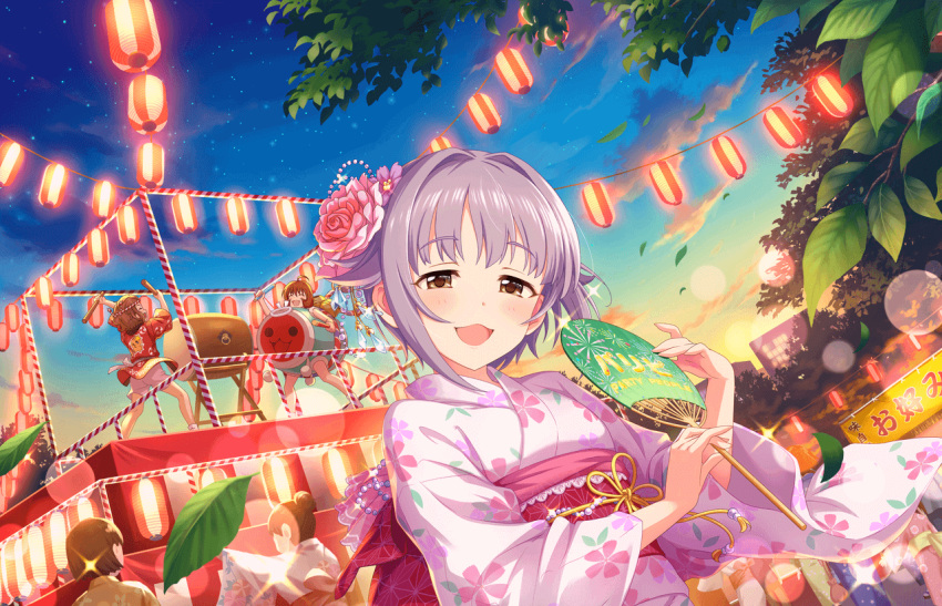 10s brown_hair building closed_eyes fan flower hair_flower hair_ornament idolmaster idolmaster_cinderella_girls idolmaster_cinderella_girls_starlight_stage japanese_clothes koshimizu_sachiko official_art paper_fan purple_hair short_hair taiko_no_tatsujin tree ueda_suzuho wada_don