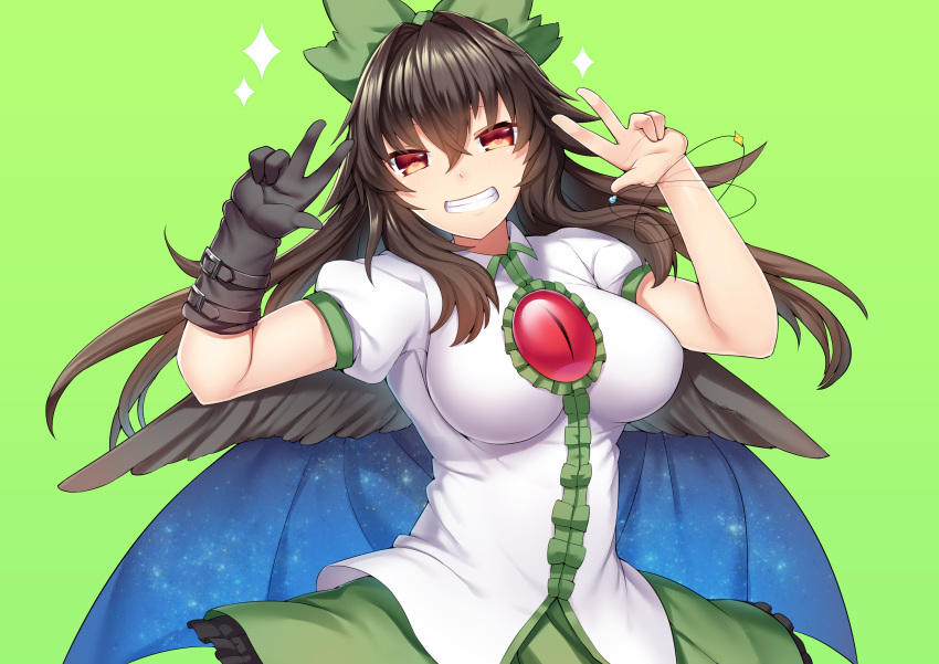 1girl absurdres bird_wings black_wings bow breasts brown_hair cape collared_shirt double_v floating_hair gloves green_background grin hair_between_eyes hair_bow hair_over_shoulder hands_up head_tilt highres impossible_clothes impossible_shirt long_hair looking_at_viewer puffy_short_sleeves puffy_sleeves red_eyes reiuji_utsuho shirt short_sleeves simple_background single_glove skirt slit_pupils smile solo starry_sky_print third_eye touhou upper_body uzuki_karasu v wing_collar wings