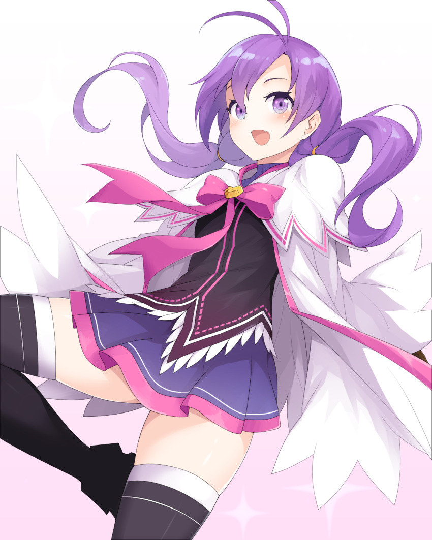 1girl aisha_(elsword) antenna_hair black_legwear black_shirt bow cape elemental_master_(elsword) elsword gradient gradient_background highres long_hair looking_at_viewer pink_background pink_bow purple_hair purple_skirt shirt skirt smile solo sparkle thigh-highs twintails violet_eyes waero white_background white_cape