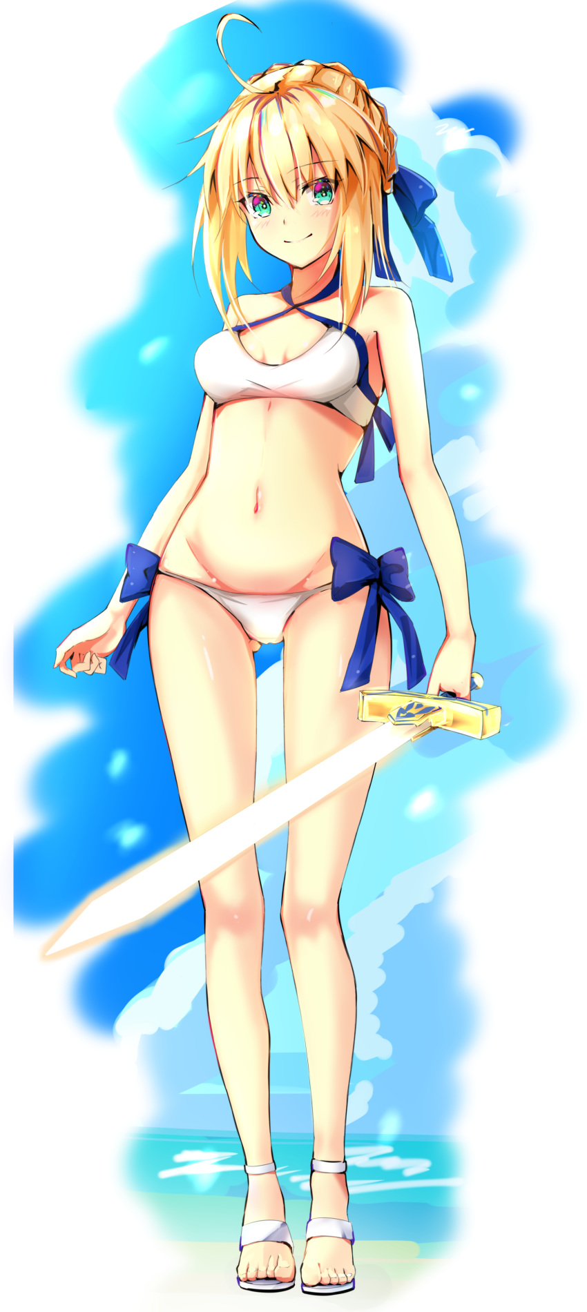 1girl absurdres barefoot_sandals blonde_hair blue_ribbon blush breasts cleavage closed_mouth eyebrows_visible_through_hair fate/grand_order fate_(series) full_body green_eyes hair_ribbon highres holding holding_sword holding_weapon looking_at_viewer medium_breasts navel ribbon saber short_hair smile solo sword weapon yuchio