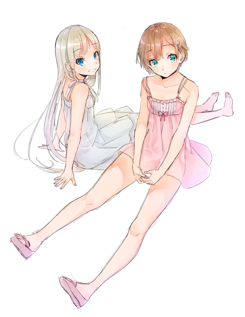 2girls aqua_eyes arm_support bare_shoulders barefoot blue_dress blue_eyes bomhat brown_hair dress full_body grin hair_ornament hairclip highres long_hair multiple_girls original pink_dress platinum_blonde short_hair sitting sketch slippers smile very_long_hair white_background