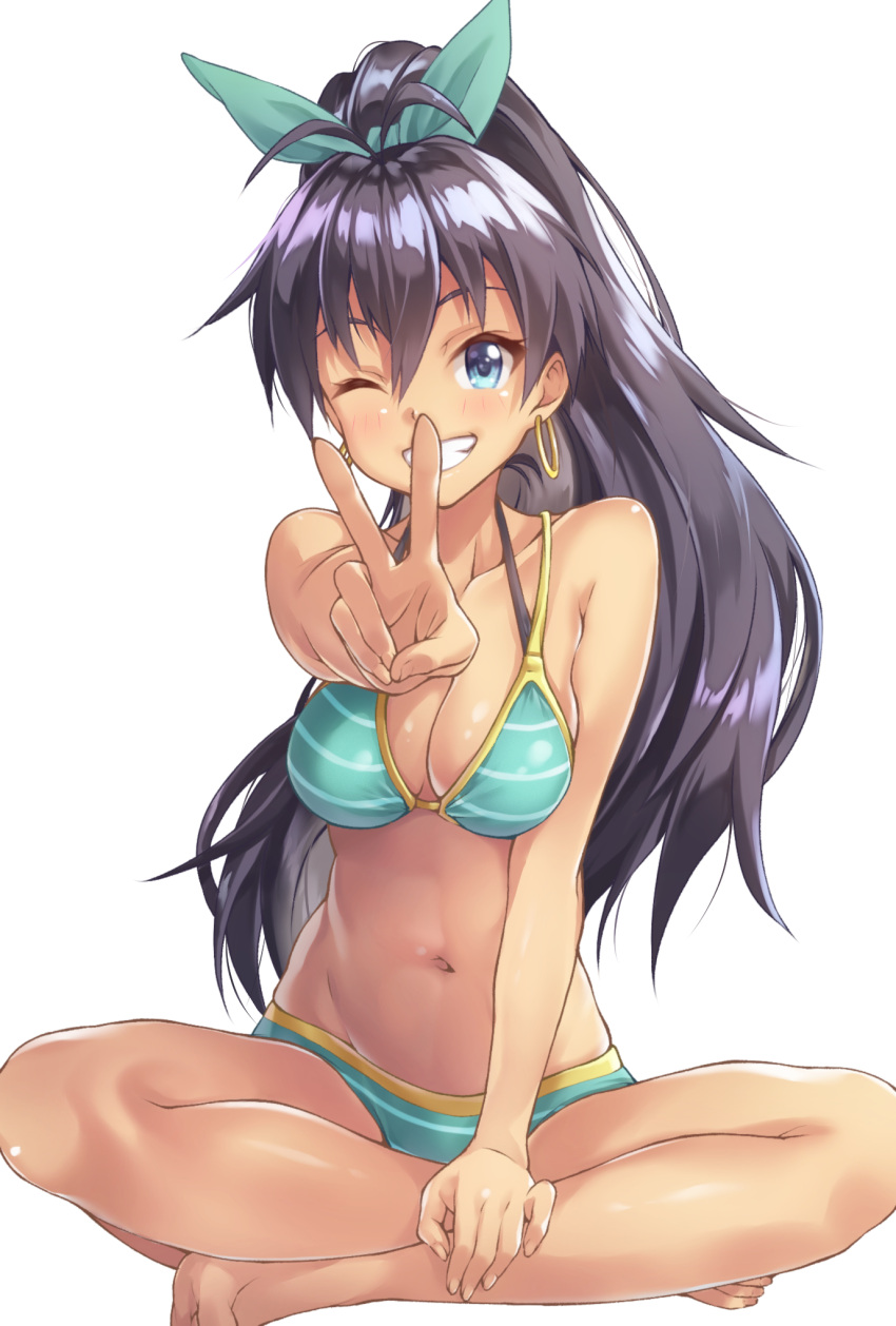 1girl ;) antenna_hair bare_legs barefoot bikini black_hair blue_eyes breasts cleavage earrings ganaha_hibiki green_bikini grin hair_between_eyes hair_ribbon hand_on_own_leg highres hoop_earrings idolmaster indian_style jewelry long_hair looking_at_viewer medium_breasts navel one_eye_closed ponytail ribbon satoutakahumi simple_background sitting smile solo swimsuit v white_background