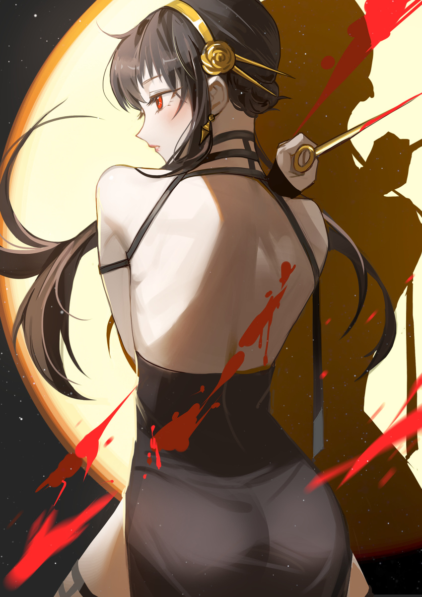 1girl ass back backless_dress backless_outfit bare_shoulders black_hair blood blood_on_weapon blood_splatter dagger dress earrings eyelashes floating_hair flower from_behind gold_earrings gold_hairband hair_flower hair_ornament haitu highres holding holding_dagger holding_weapon jewelry knife lips looking_to_the_side parted_lips profile red_eyes rose shadow side_slit sidelocks solo spikes spy_x_family weapon yor_briar