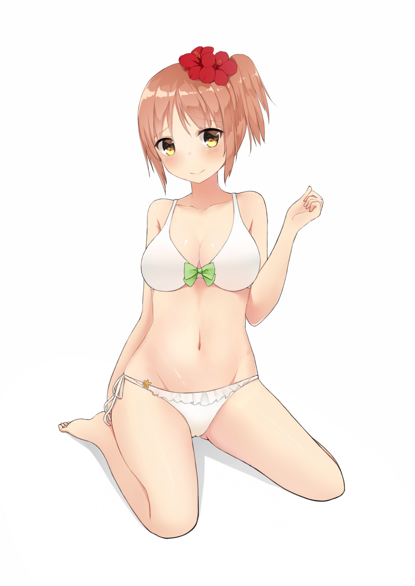 1girl arm_at_side bangs bare_arms bare_legs bare_shoulders barefoot bikini blush bow bow_bikini breasts brown_hair cleavage collarbone eyebrows_visible_through_hair flower frilled_bikini frills full_body gluteal_fold green_bow groin hair_flower hair_ornament hand_up highres legs_apart looking_at_viewer medium_breasts midriff navel neko_li original red_flower side-tie_bikini side_ponytail simple_background sitting smile solo stomach swimsuit wariza white_background white_bikini yellow_eyes