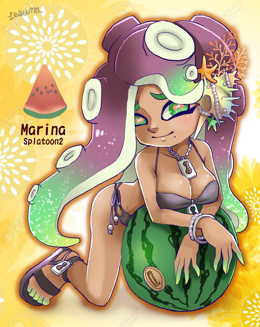 artist_name barefoot_sandals bikini breasts cephalopod_eyes character_name cleavage copyright_name crossed_arms dark_skin food fruit green_eyes green_hair green_skin hair_ornament highres iida_(splatoon) jewelry kneeling leaning_forward leaning_on_object lesuna long_hair looking_at_viewer mole mole_under_mouth multicolored multicolored_hair multicolored_skin octarian pendant purple_hair red_pupils sandals side-tie_bikini side-tie_bottom smile splatoon splatoon_2 suction_cups swimsuit tentacle_hair watermelon wristband zipper_pull_tab