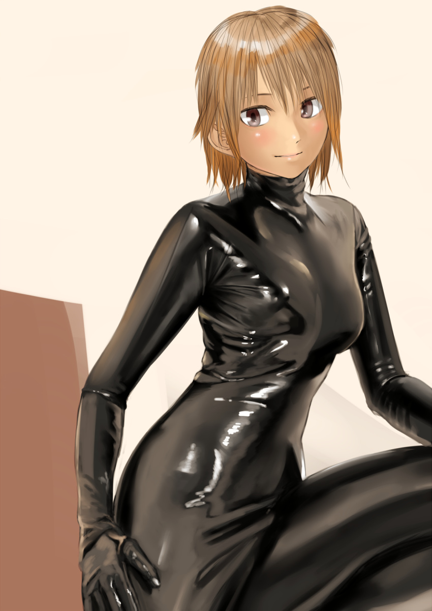 1girl bodysuit brown_eyes brown_hair hand_on_hip highres kilye_4421 latex latex_suit leg_up original shiny shiny_clothes short_hair skin_tight smile