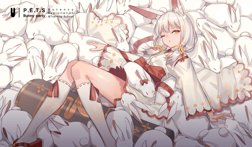 1girl animal_ears bow eyebrows_visible_through_hair highres japanese_clothes kimono kneehighs looking_at_viewer medium_hair nuoya_huanxiang one_eye_closed parted_lips rabbit rabbit_ears red_bow red_eyes white_hair white_legwear zicai_tang