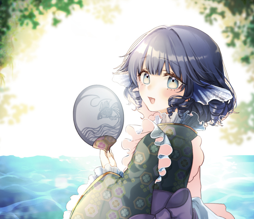1girl :d bangs blue_eyes blue_hair blurry blush depth_of_field drill_hair fan floral_print frills from_behind head_fins japanese_clothes kimono long_sleeves looking_at_viewer looking_back mokokiyo_(asaddr) obi open_mouth paper_fan sash short_hair smile solo touhou uchiwa upper_body wakasagihime wide_sleeves