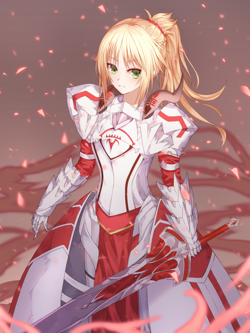 1girl absurdres blonde_hair blush closed_mouth eyebrows_visible_through_hair fate/grand_order fate_(series) green_eyes highres holding holding_sword holding_weapon long_hair looking_at_viewer ponytail saber_of_red solo sword weapon yagyun