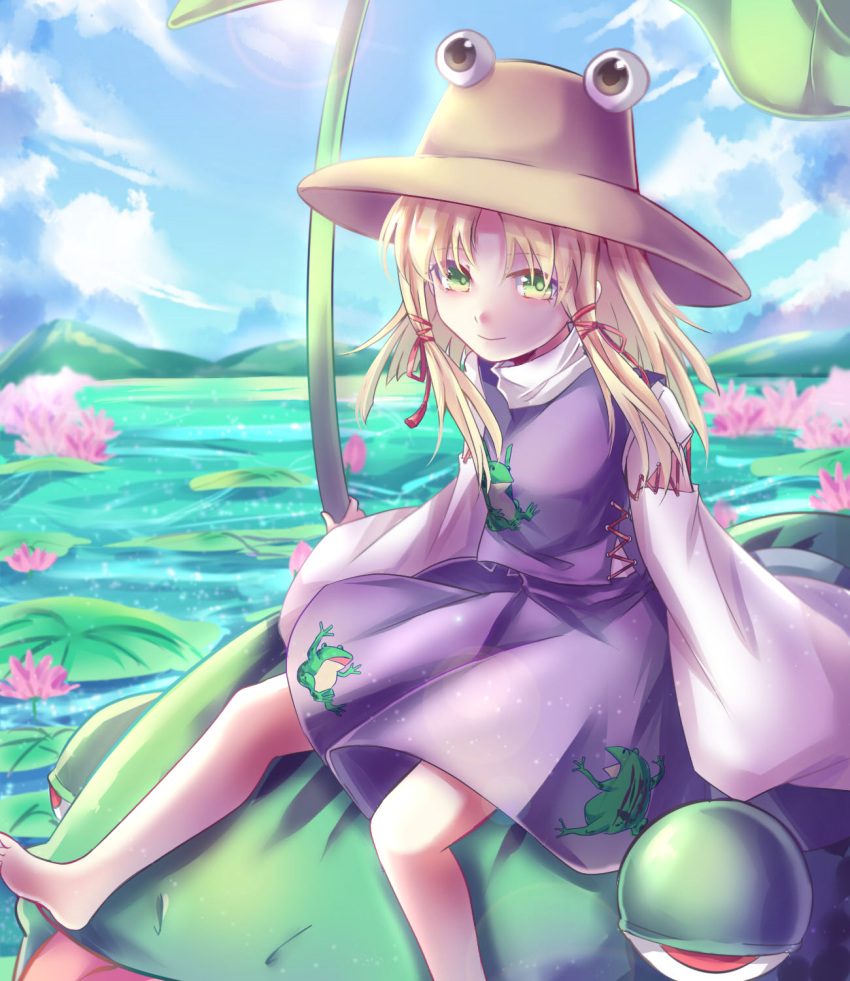 1girl barefoot blonde_hair blush closed_mouth day frog green_eyes hair_ribbon hat highres lake lily_pad long_hair long_sleeves looking_at_viewer moriya_suwako nga_(artist) outdoors purple_skirt purple_vest red_ribbon ribbon sidelocks sitting skirt skirt_set smile solo sunlight touhou tress_ribbon vest wide_sleeves