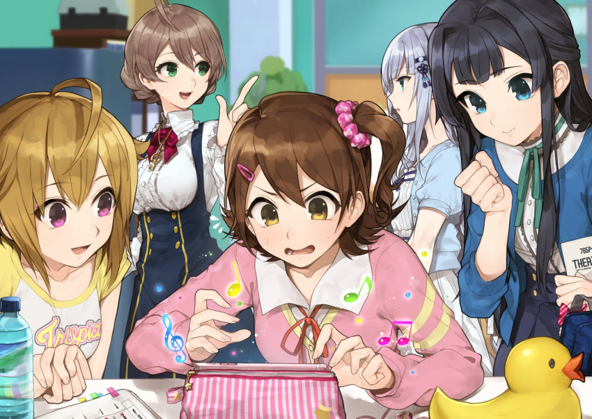 5girls ahoge bag black_hair blonde_hair blue_eyes bottle braid brown_eyes brown_hair cellphone clenched_hand commentary_request dress frilled_sleeves frills green_eyes hair_ornament hairclip handbag highres hitoto ibuki_tsubasa idolmaster idolmaster_million_live! idolmaster_million_live!_theater_days index_finger_raised indoors jewelry kasuga_mirai light_brown_hair long_hair mogami_shizuka multiple_girls musical_note musical_note_necklace necklace one_side_up open_mouth phone pink_eyes playing_games ribbon rubber_duck sakuramori_kaori scrunchie shiraishi_tsumugi shirt short_hair short_sleeves silver_hair smartphone smile t-shirt water_bottle white_dress