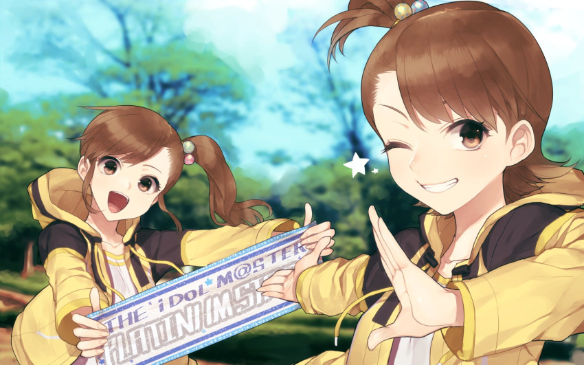 2girls brown_eyes brown_hair commentary_request futami_ami futami_mami grin hair_bobbles hair_ornament highres hitoto holding holding_sign idolmaster idolmaster_platinum_stars jacket long_hair multiple_girls one_eye_closed open_clothes open_jacket open_mouth outdoors short_hair siblings side_ponytail sign sisters smile star teeth track_jacket tree twins