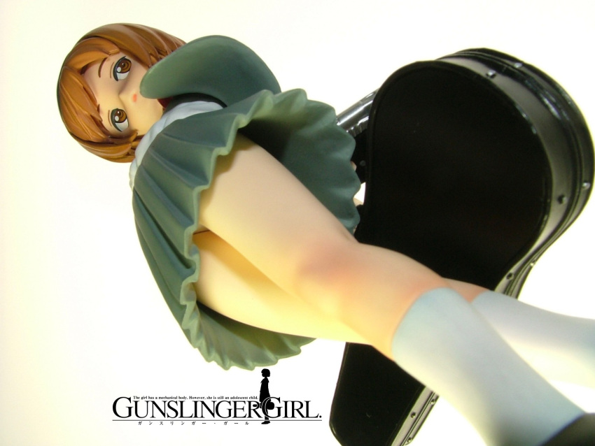 1600x1200 figure gunslinger_girl photo violin_case