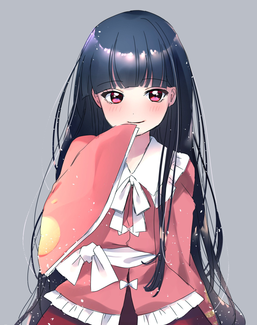 1girl absurdres bangs black_hair blunt_bangs closed_mouth commentary_request covering_mouth dot_nose dress eyebrows_visible_through_hair grey_background hand_over_own_mouth highres houraisan_kaguya long_hair long_sleeves looking_at_viewer pink_dress pink_eyes ribbon simple_background sleeves_past_wrists smile solo standing upper_body vanilla_(miotanntann) very_long_hair wide_sleeves