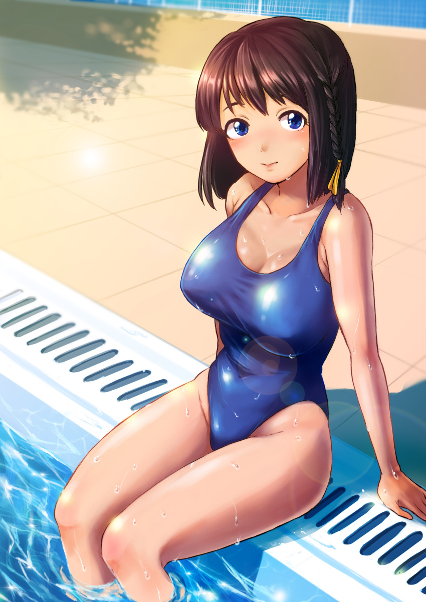 1girl absurdres agesen arm_support black_hair blue_eyes blue_swimsuit braid breasts gutter highres large_breasts lens_flare looking_at_viewer original poolside school_swimsuit short_hair single_braid sitting soaking_feet solo swimsuit water wet