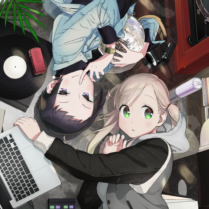 (stag) 2girls after_hours black_hair blonde_hair can cellphone disco_ball earrings green_eyes headphones highres jewelry macbook multiple_girls official_art phone phonograph record soda_can turntable twintails violet_eyes yuri