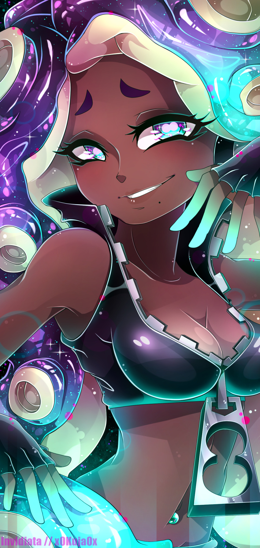 1girl aqua_eyes aqua_hair aqua_skin arched_back arm_at_side armpit_peek artist_name bare_arms bare_shoulders bioluminescence black_gloves black_vest breasts cephalopod_eyes cleavage collarbone collared_vest crop_top cropped_vest dark_skin fingerless_gloves gloves glowing glowing_hair glowing_hand glowing_skin grin half-closed_eyes hand_up headphones high_collar highres iida_(splatoon) invidiata lips long_hair looking_at_viewer medium_breasts midriff mole mole_under_mouth multicolored multicolored_hair multicolored_skin navel navel_piercing octarian parted_lips piercing pink_pupils pose purple_hair smile solo sparkle splatoon splatoon_2 stomach suction_cups tentacle_hair unzipped upper_body vest zipper zipper_pull_tab