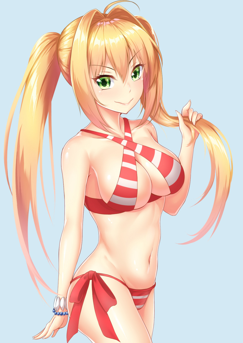&gt;:&gt; 1girl ahoge bikini blonde_hair bracelet breasts closed_mouth criss-cross_halter fate/grand_order fate_(series) green_eyes hair_between_eyes hair_intakes halterneck highres jewelry large_breasts long_hair looking_at_viewer navel nero_claudius_(swimsuit_caster)_(fate) saber_extra side-tie_bikini smile solo striped striped_bikini swimsuit twintails zuizhong