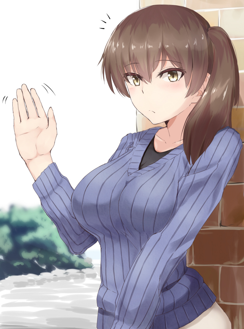 1girl bangs blurry blurry_background blush breasts brick_wall brown_eyes bush collarbone expressionless eyebrows_visible_through_hair highres kaga_(kantai_collection) kantai_collection large_breasts looking_at_viewer medium_hair ninoude_(ninoude44) parted_bangs ribbed_sweater side_ponytail solo sweater upper_body waving