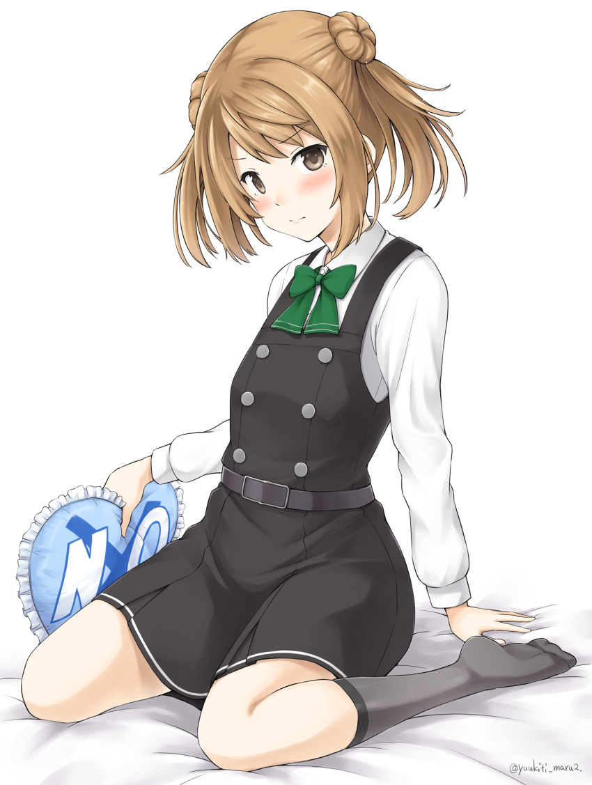 &gt;:| 1girl bangs bed_sheet belt belt_buckle black_dress black_legwear blush bow bowtie brown_eyes brown_hair buckle closed_mouth collared_shirt commentary_request double-breasted double_bun dress eyebrows_visible_through_hair frilled_pillow frills full_body green_bow green_neckwear highres kantai_collection kneehighs long_sleeves looking_at_viewer michishio_(kantai_collection) no_shoes pillow pinafore_dress shirt short_hair simple_background sitting solo tareme twitter_username two_side_up wariza white_background white_shirt wing_collar yes-no_pillow yuuki_kazuhito