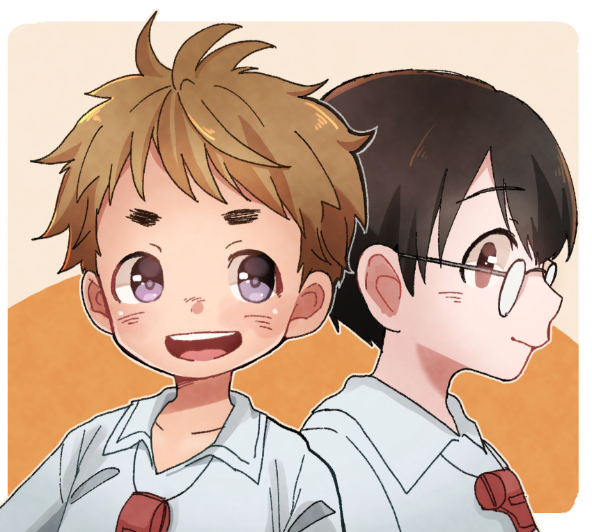 2boys :d bangs black_hair blue_shirt brown_hair child closed_mouth eyebrows_visible_through_hair glasses highres looking_at_another made_in_abyss male_focus multiple_boys nat_(made_in_abyss) open_mouth orange_background red_eyes shiggy_(made_in_abyss) shirt smile usuki_(usukine1go) violet_eyes whistle