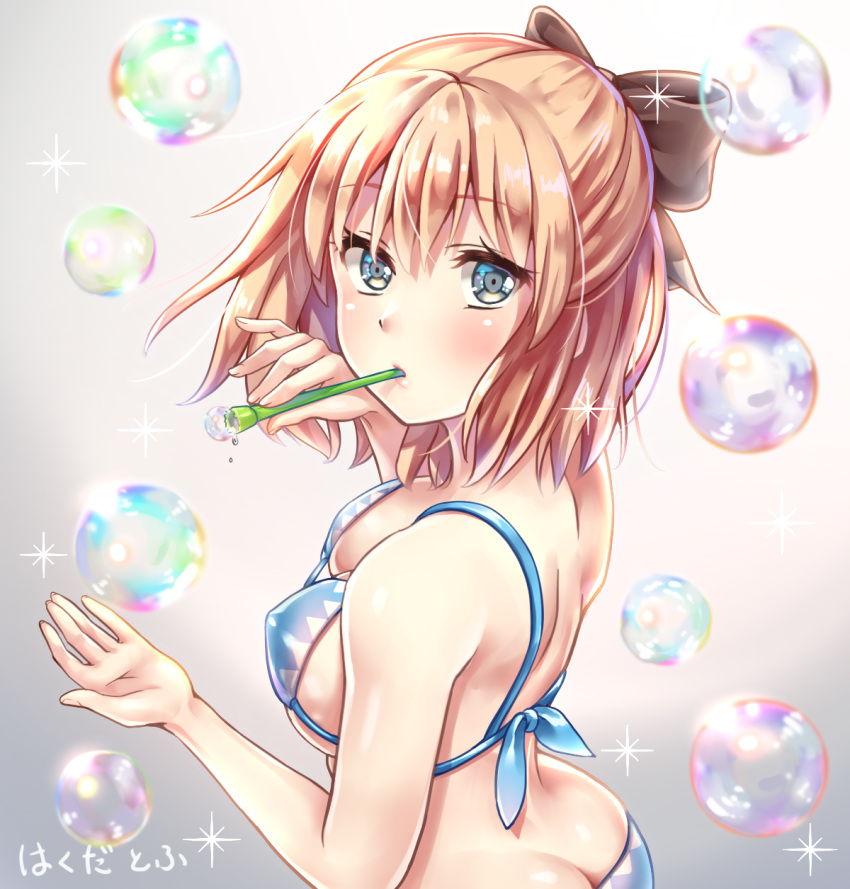 1girl ahoge ass bikini black_bow blonde_hair blue_bikini blush bow breasts bubble bubble_blowing butt_crack fate/grand_order fate_(series) from_above grey_eyes hair_bow hakuda_tofu highres koha-ace looking_at_viewer looking_up medium_breasts sakura_saber solo swimsuit upper_body